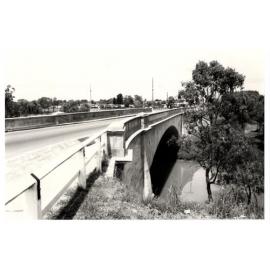 Lansdowne Bridge c.1982