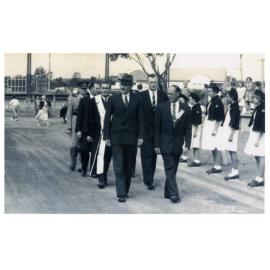 Gough Whitlam attending the unveiling of Landsdowne Memorial Driveway