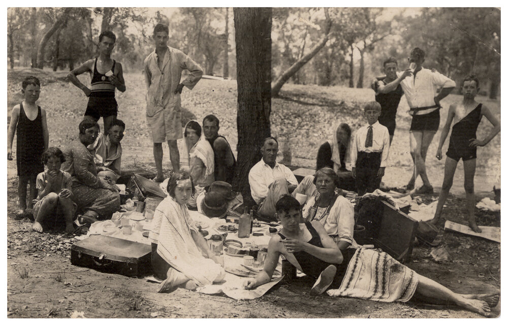 Summer picnic at " Kentucky " in Landsdowne