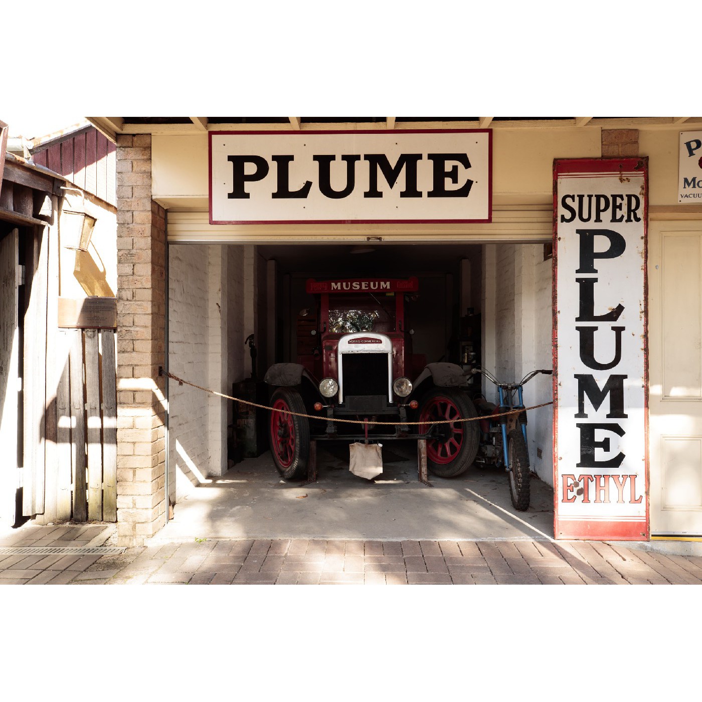 Money's Motor Garage