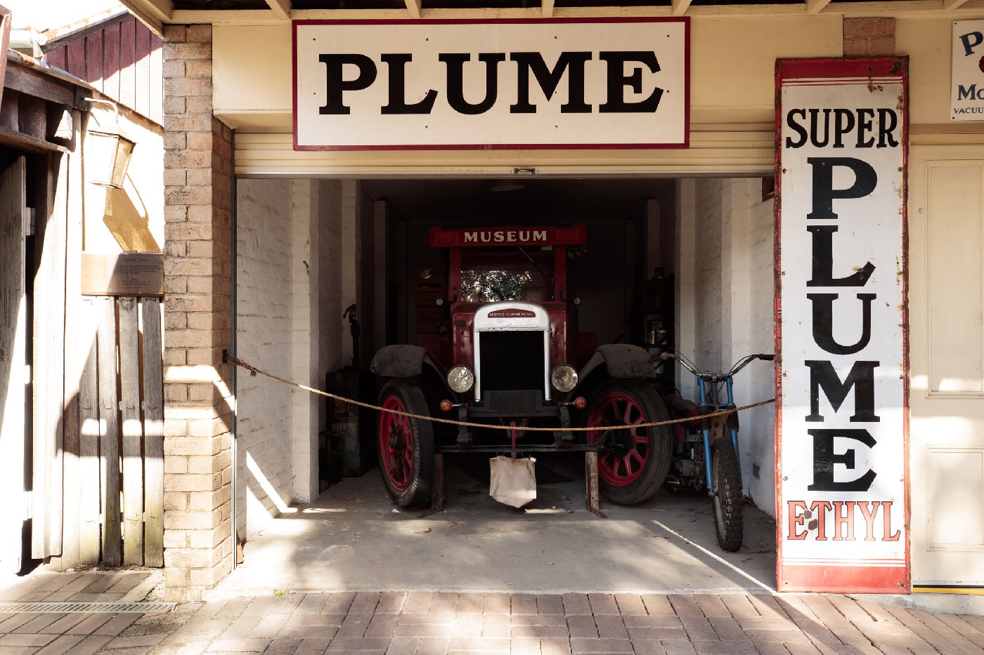 Money's Motor Garage